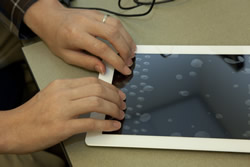 I-Pad के लिए ब्रेल स्क्रीन कवर